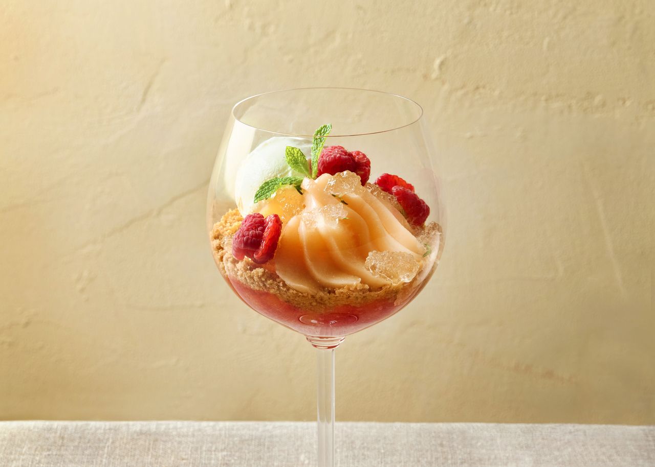 [Limited-Time Night Parfait] Seasonal Fruit Dessert Parfait + Champagne