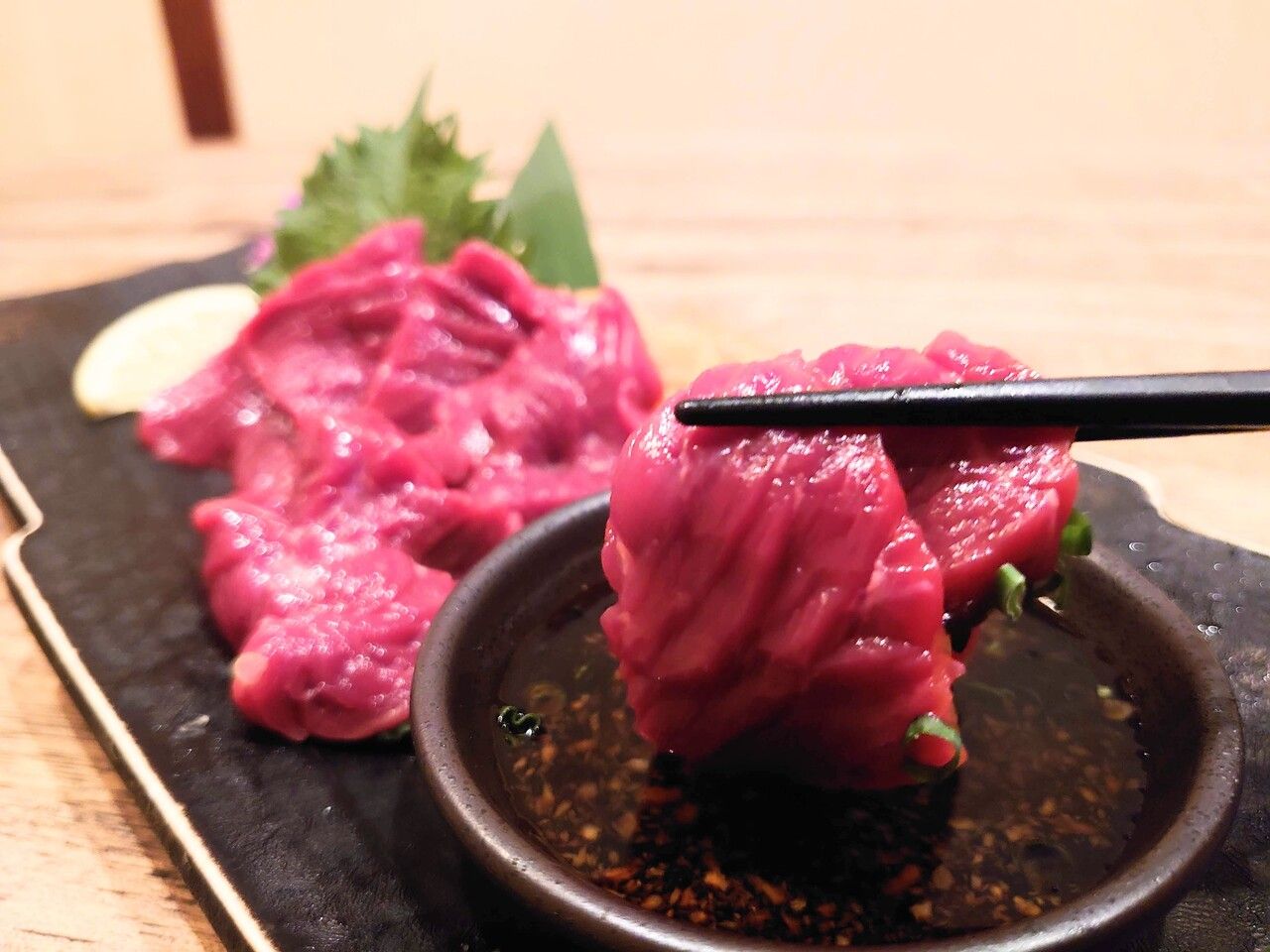 Special early summer course (10 dishes) including premium lean horse sashimi directly from Kumamoto, with 120 minutes of all-you-can-drink for 6000 yen (tax included).