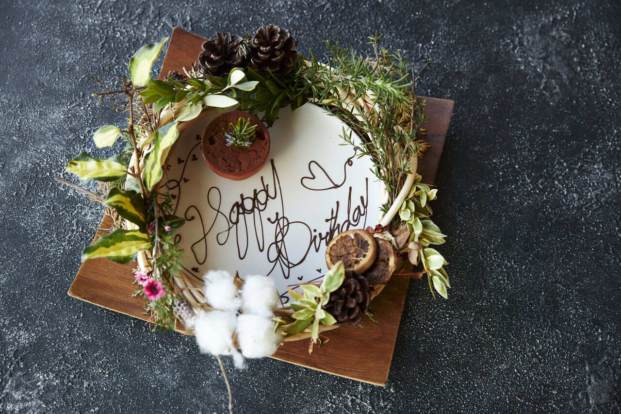 Birthday plates to brighten up your anniversary