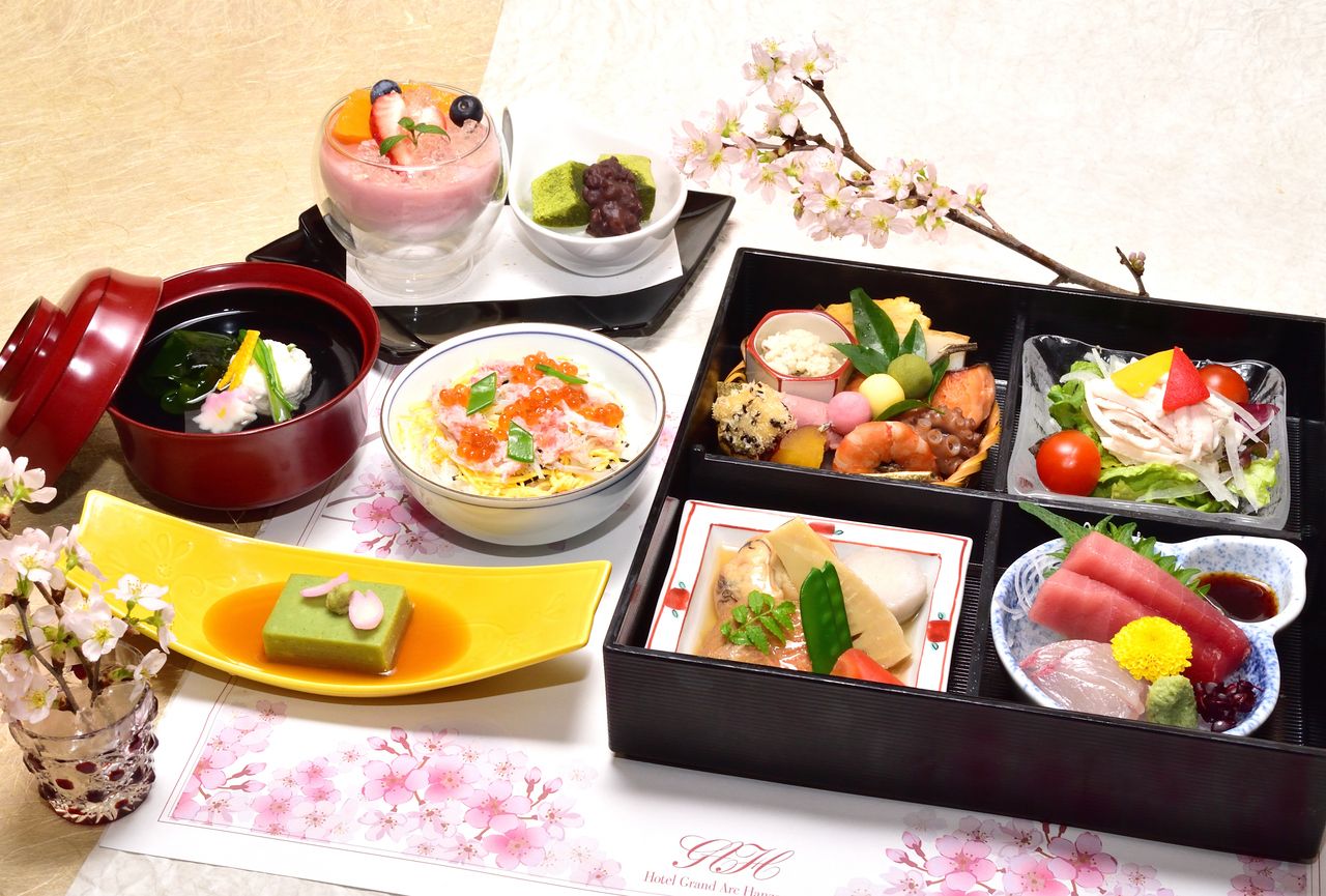 期間限定3月2日～4月30日　春の松花堂弁当