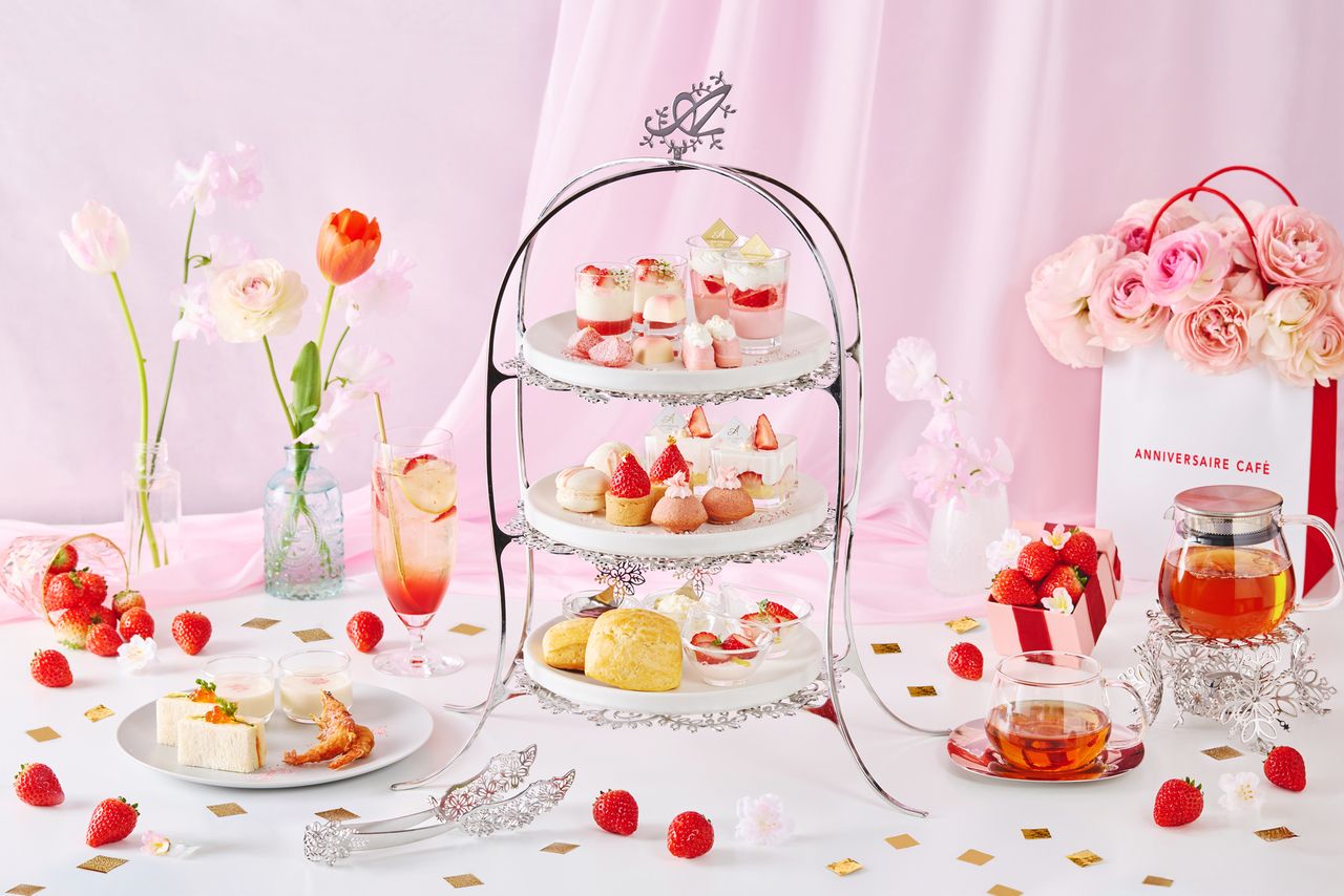 [From February 25th] Strawberry Celebration Afternoon Tea with a glass of sparkling wine