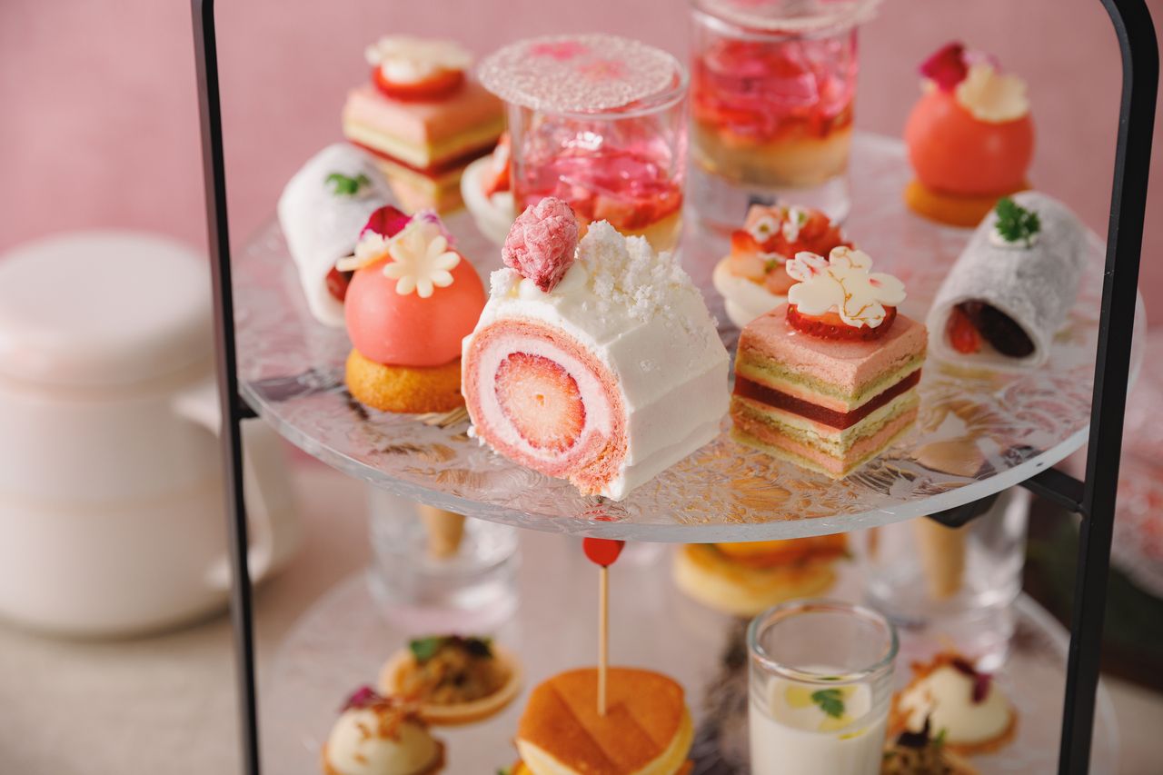 【土日祝日】桜いちごのアフタヌーンティー