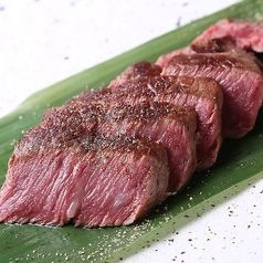9000日圓即可享用上州牛帶骨烤肉套餐，包含2小時無限暢飲