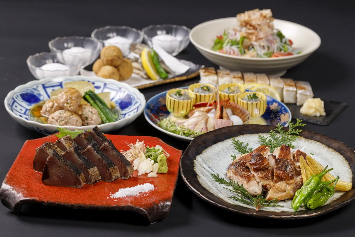 【2.5時間歓送迎会プラン】『名物！かつを藁焼き塩たたき』を含む全11品　《高知地酒含む飲み放題付》桂浜コース