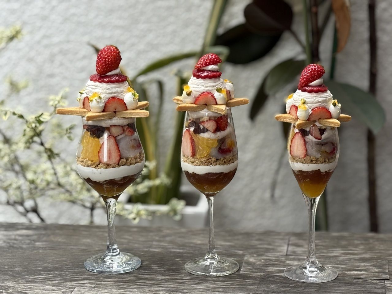 イチゴと紅八朔のパフェ(フルート)