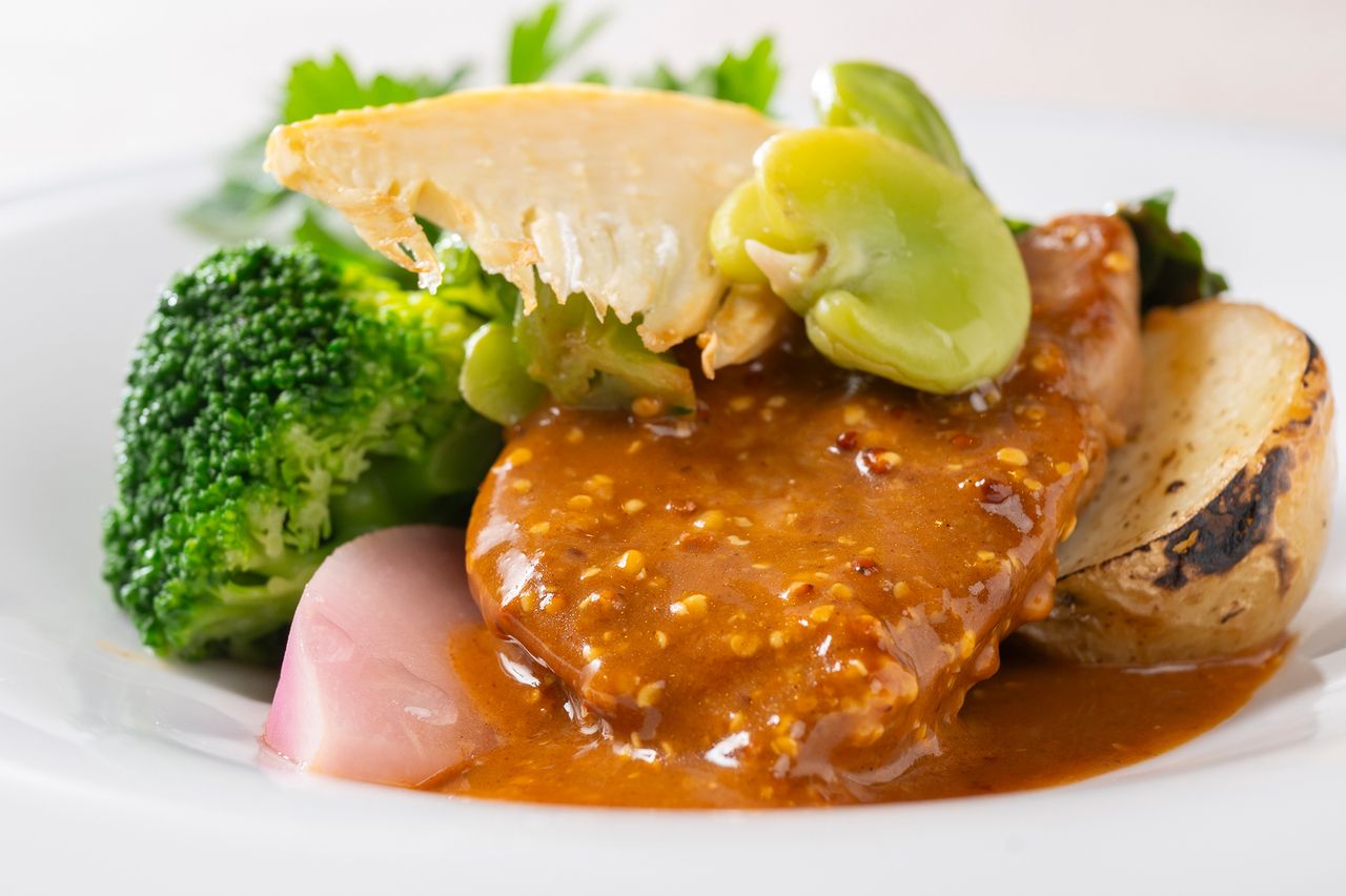 豚フィレ肉のブレゼ　サラダ、スープなど全4皿