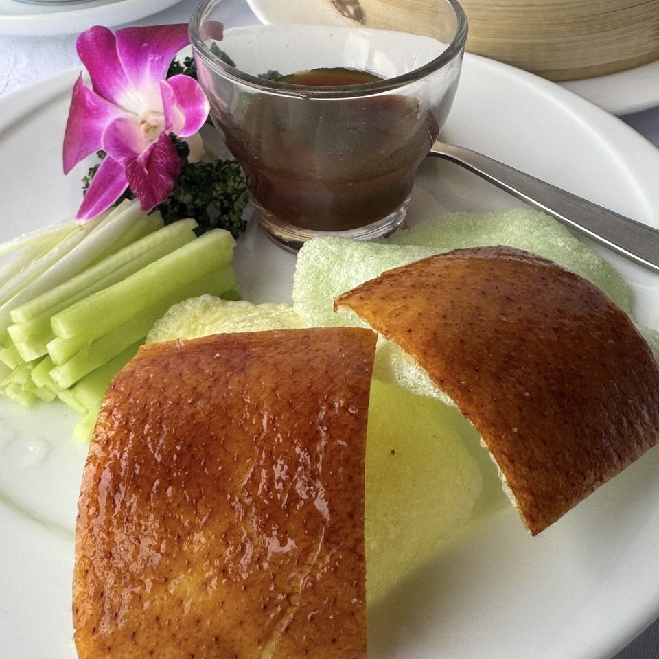 6-8月【夏宴会】北京ダック・牛カルビ・豚の角煮入りコース／飲み放題付 7,000円