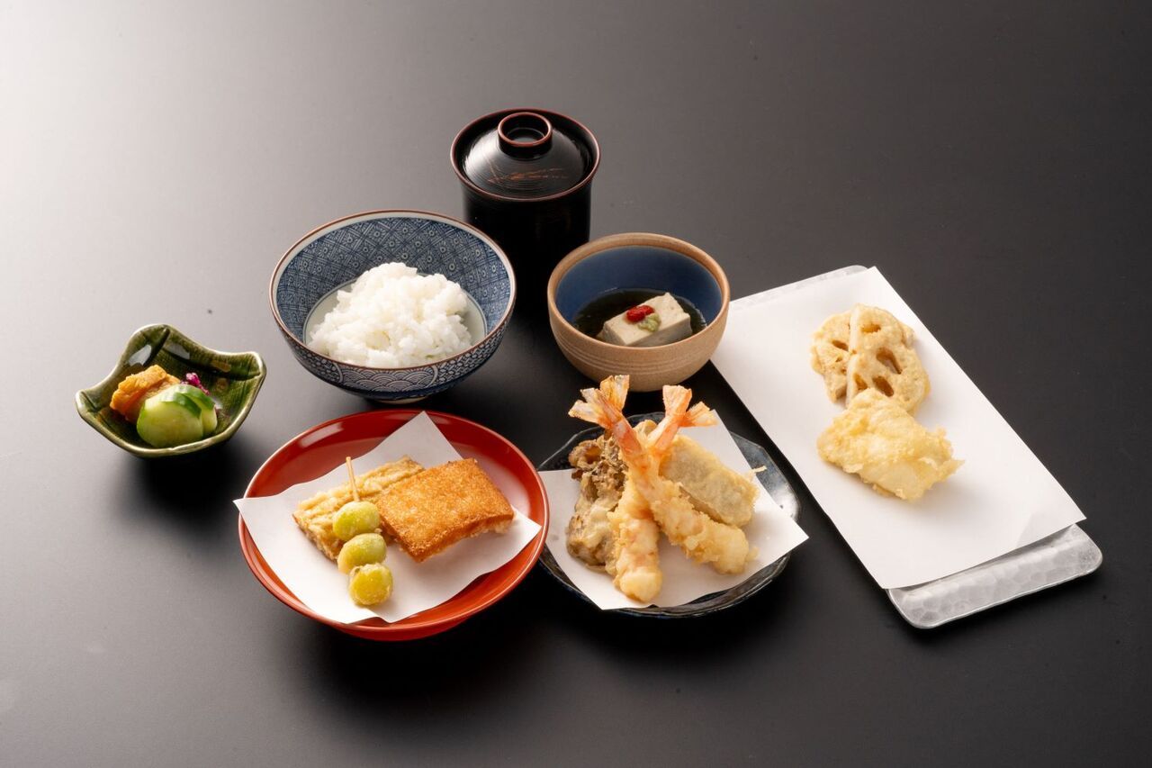 在“Hanaemi”享用超值午餐