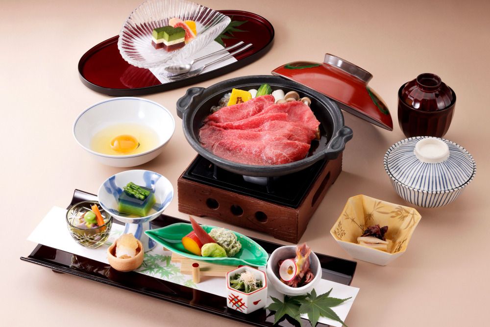 [Lunch only] Irodorizen (Sukiyaki) （pork　100ｇ）4,400 yen