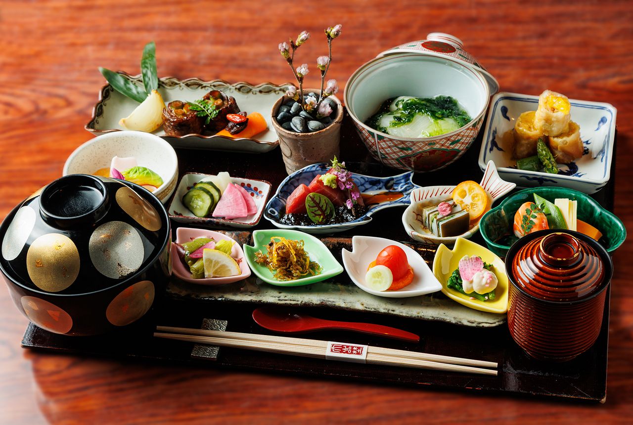 Okurano Gozen (Saturday, Sunday, and public holidays)