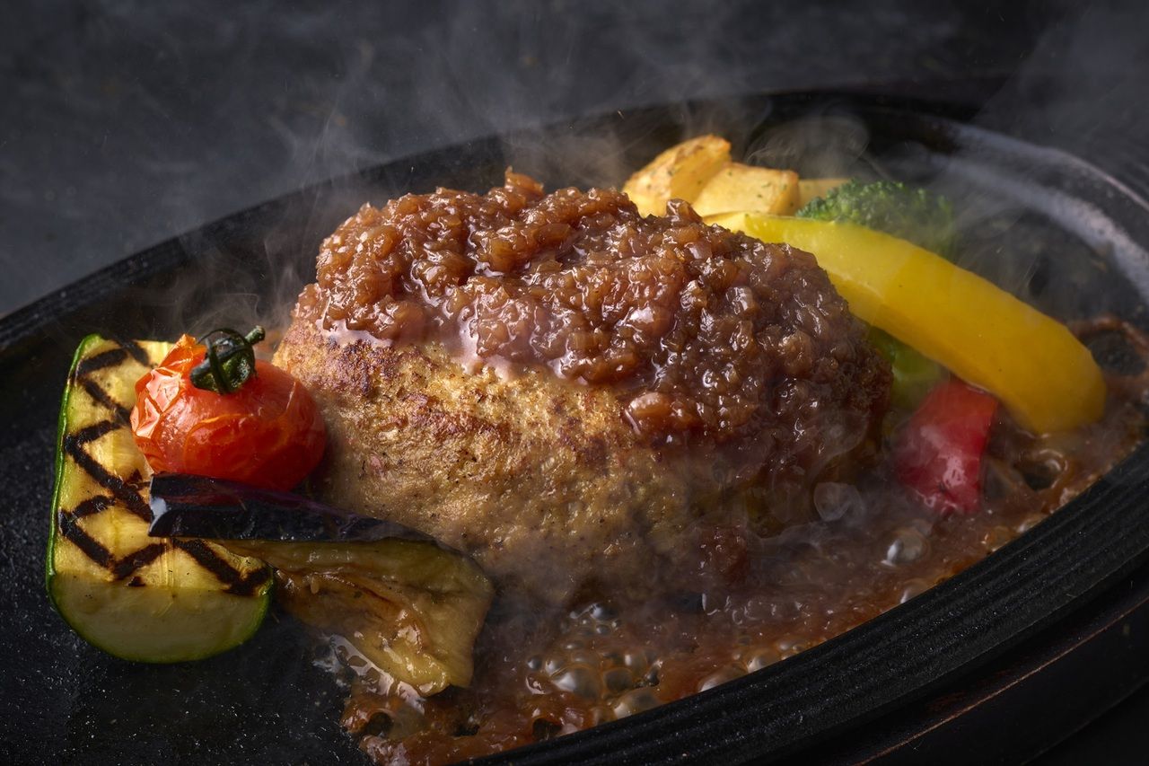 【肉（29）の日ランチ】鉄板ハンバーグ（250g）シャリアピンソース