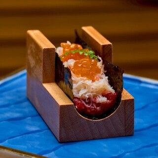 個室確約【姉妹店銀座ちかみつ焼肉百名店2025受賞記念コース】「厳選和牛の蟹・いくらユッケドッグ」「厳選ヒレ肉の旨辛ブリオッシュカツサンド」更に厳選された焼き物を7種部位に合わせた薬味で提供