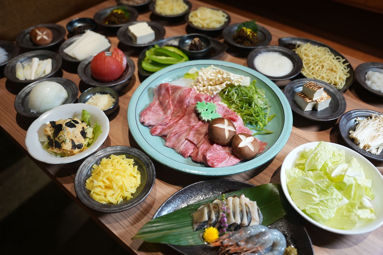 Limited-time Matsusaka beef festival: Regular price ¥17,600 → ¥13,200 / All-you-can-eat course featuring Matsusaka beef sukiyaki, shabu-shabu, and oil-braised dishes