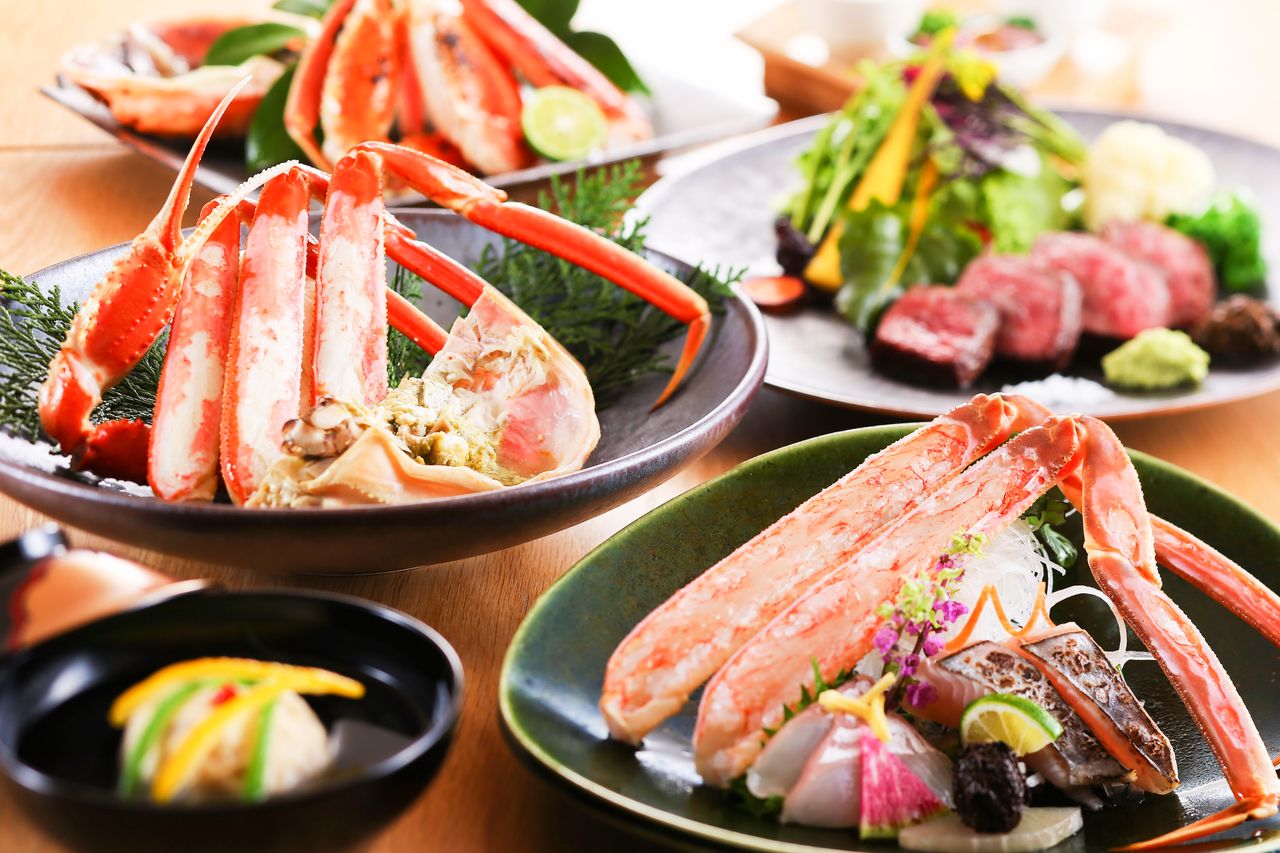 特撰 活松葉蟹と但馬牛炭火焼フルコース 「 雪 松 」 ゆきまつ