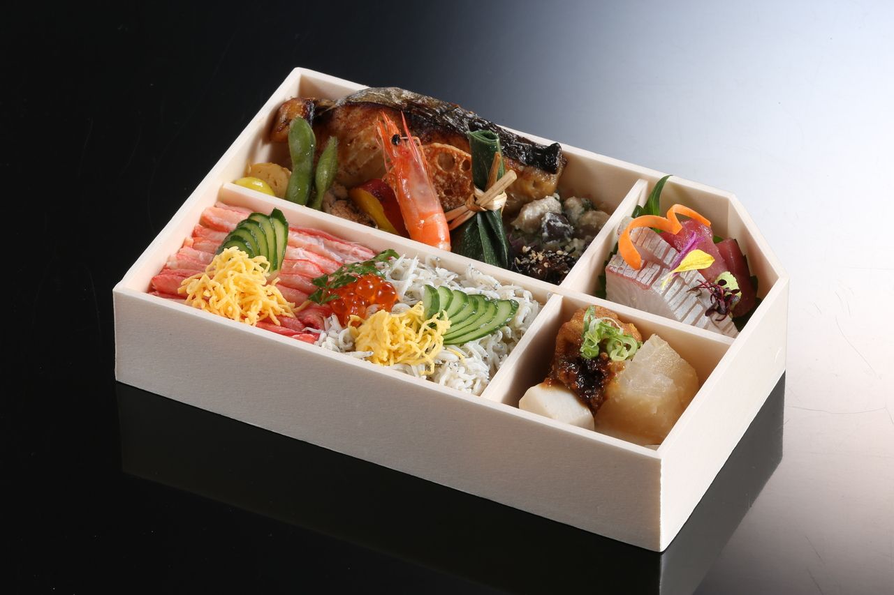 【冬のおすすめ　お持ち帰りお弁当】　蟹しらす重弁当