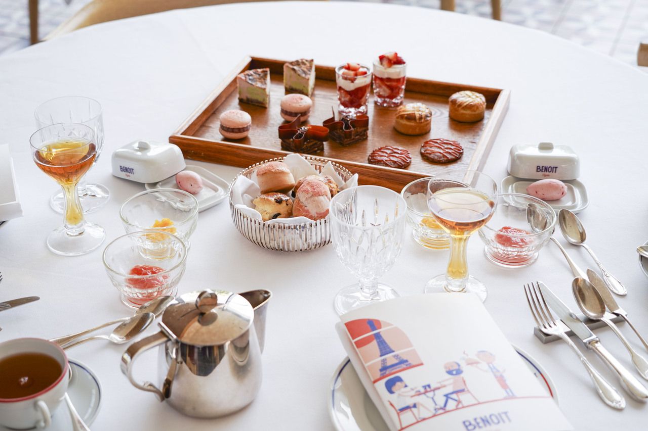 【桜アフタヌーンティー】コーヒー、紅茶お代わり自由！苺と桜の焼き菓子等7種、セイボリーなど　（2/15～4/14限定）