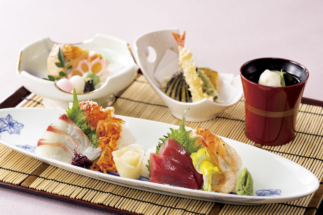 【Lunch Menu】 Assorted Sashimi Rice Bowl Set Meal
