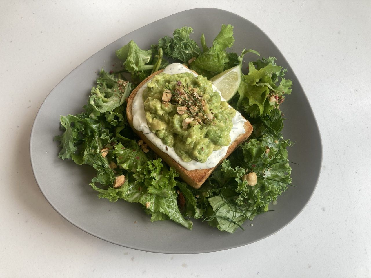 【アボカドホエイトースト＆ドリンクのSET】