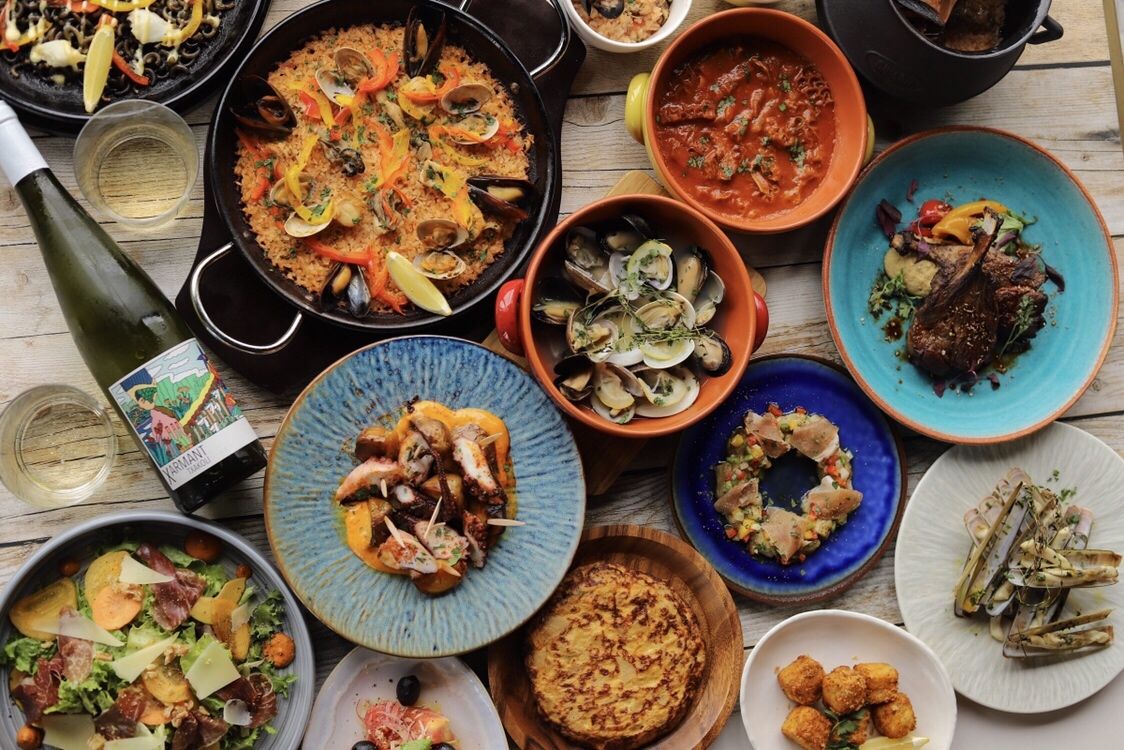 For 2 to 14 people, enjoy Spanish cuisine from small plates to a satisfying main dish and dessert! Chef's recommended course for even more enjoyment.