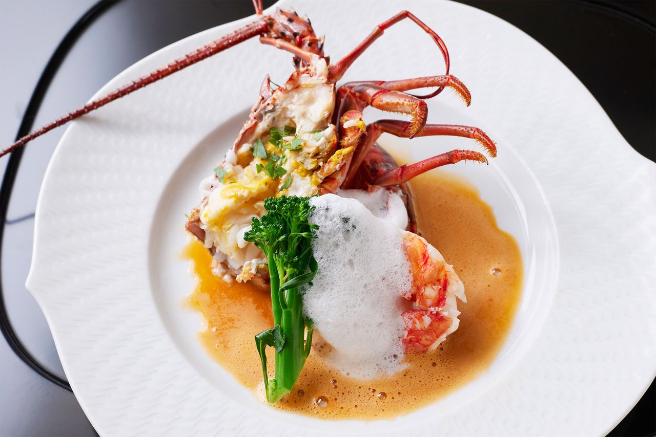 Kobe beef cow from Kawagishi ranch and "Ise shrimp" 39,000 yen course