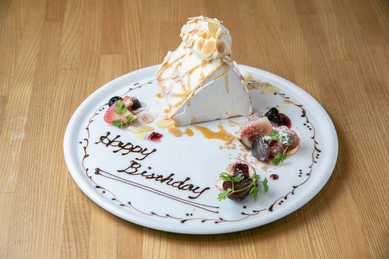 【お祝い・記念日に】3名以上向けデザートプレート盛り合わせのご予約