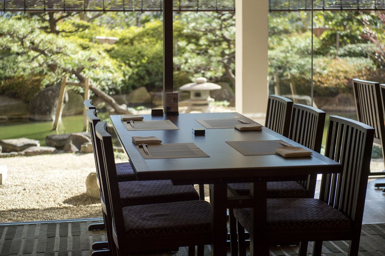 11000 yen with free drink refil (From 4 people)