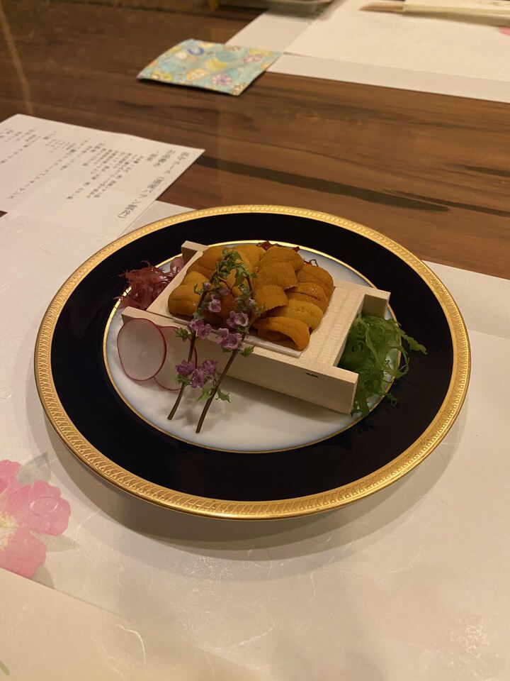 Hamanaka (Ezo Bafun Sea Urchin) Course  50,600 yen per person