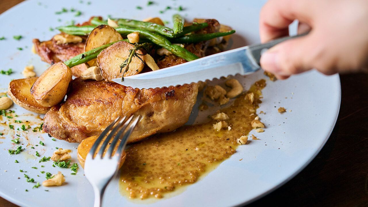 【平日・土日祝共通ランチ】【Premium Course】季節の食材を使った前菜、パスタ、メインなど全5品。食後のカフェ付き