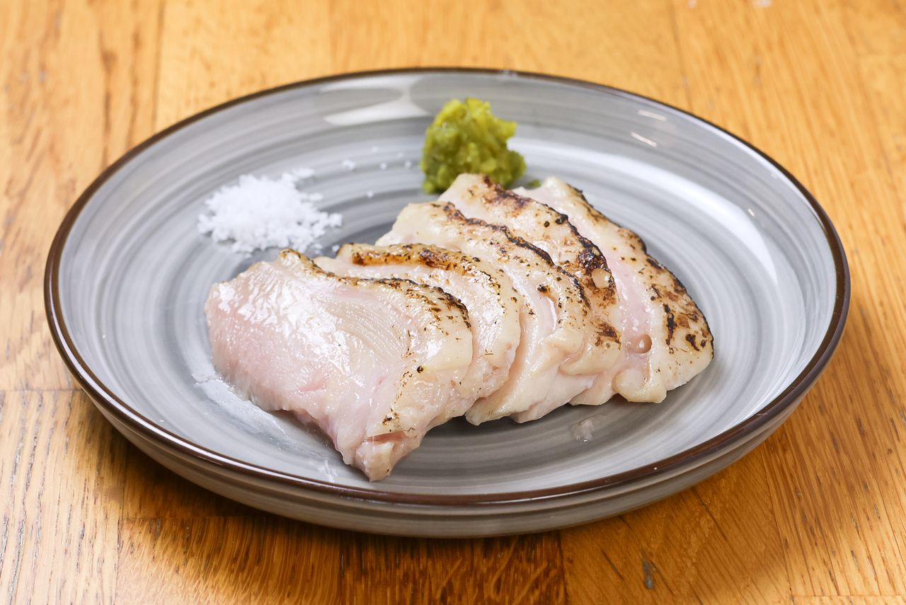Grilled chicken thigh with homemade yuzu pepper (Reservation only)