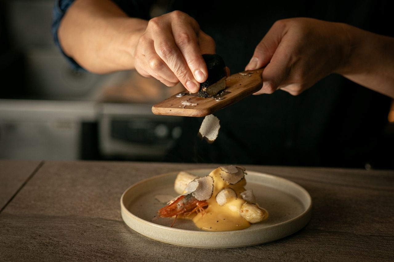 【ランチ】旬の食材で織りなすメインがフランス産厳選食材の全8品コース＋乾杯酒＋花束＋プレート（記念日）