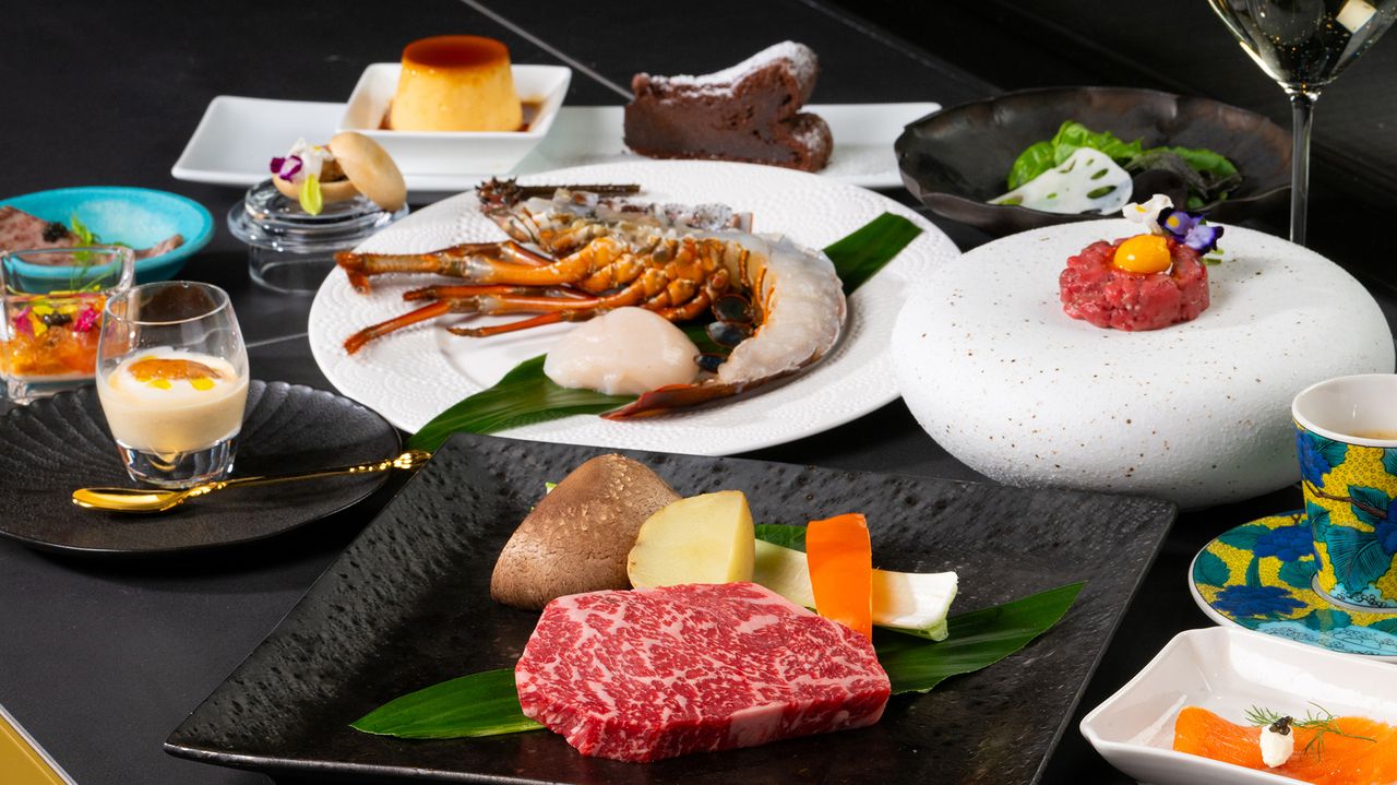 야마토 인기의 순채 전채 왜건 서비스, 흑모 와규의 타르타르 첨부, 이세 새우＆범립 조개, 흑모 와규 시그니처 코스