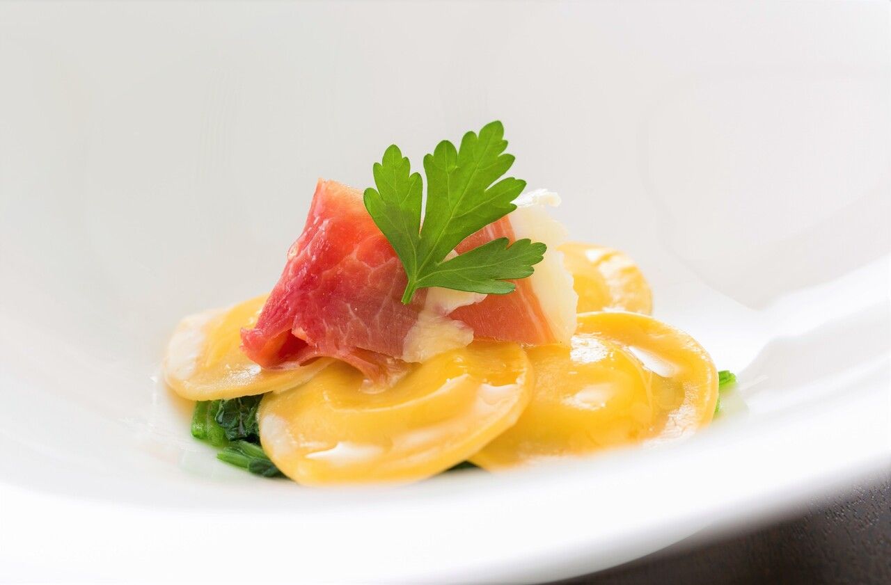 Pasta lunch (appetizer + soup + pasta + bread + dessert + drink)
