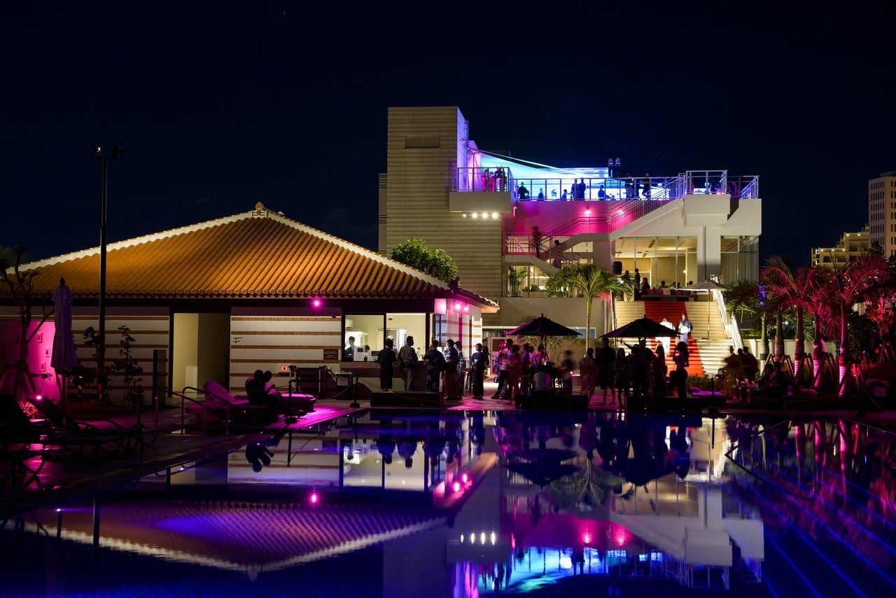 [Poolside cabana seat guaranteed plan] Night pool event on March 20th! 1 bottle of Dom Perignon & assorted appetizers