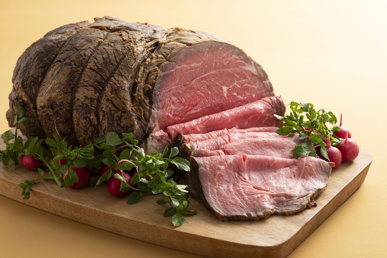 Dinner buffet only available on weekends and holidays [adults]