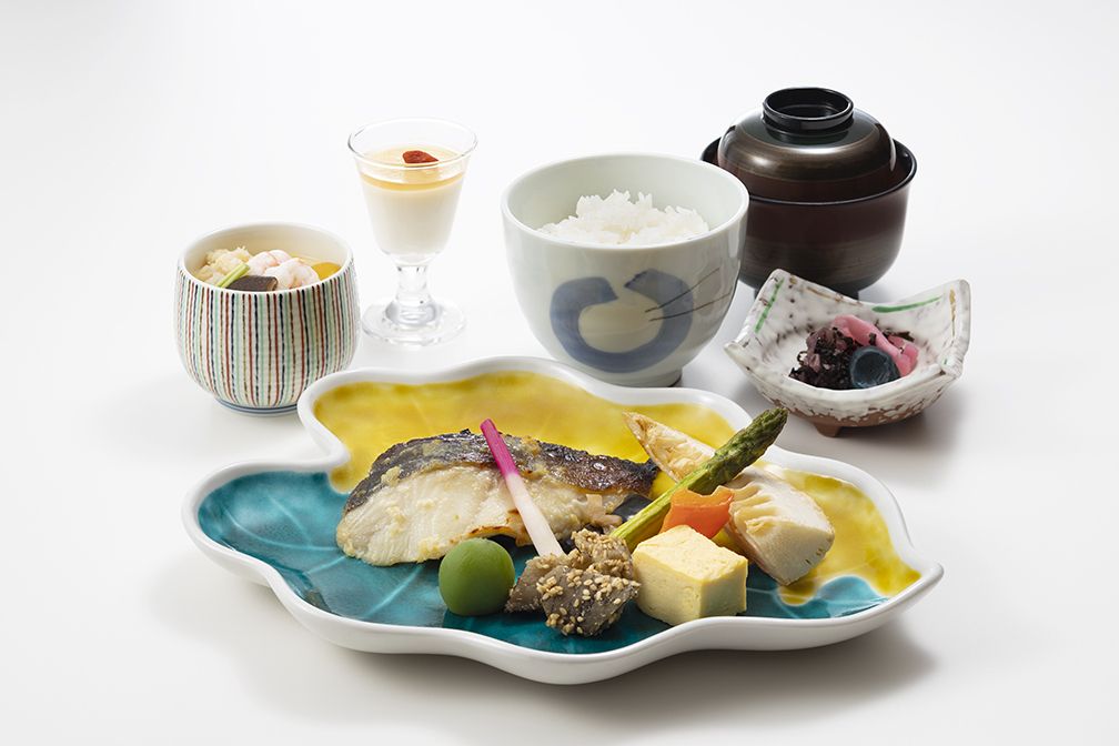 えらべるランチ御膳　メイン：銀鱈西京焼