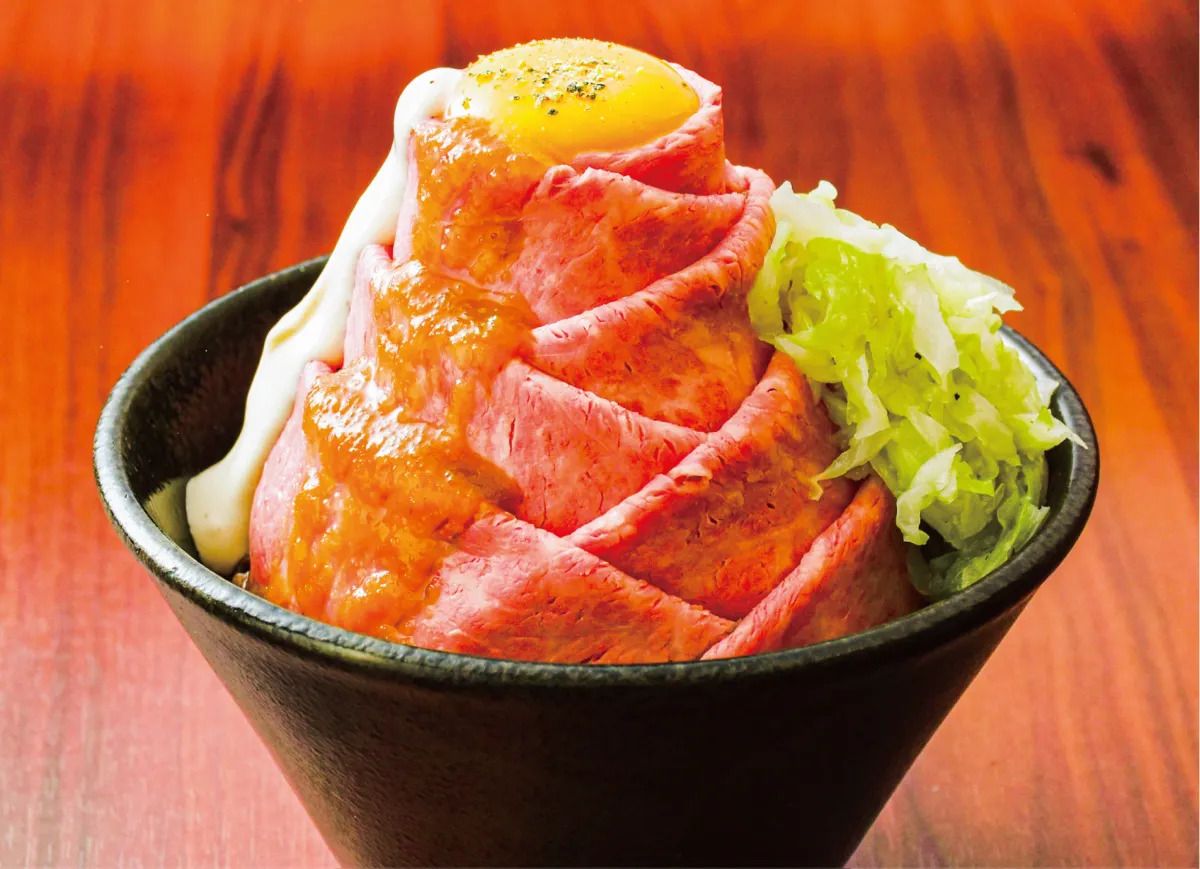 Roast beef bowl set meal made with Japanese black beef (medium size)