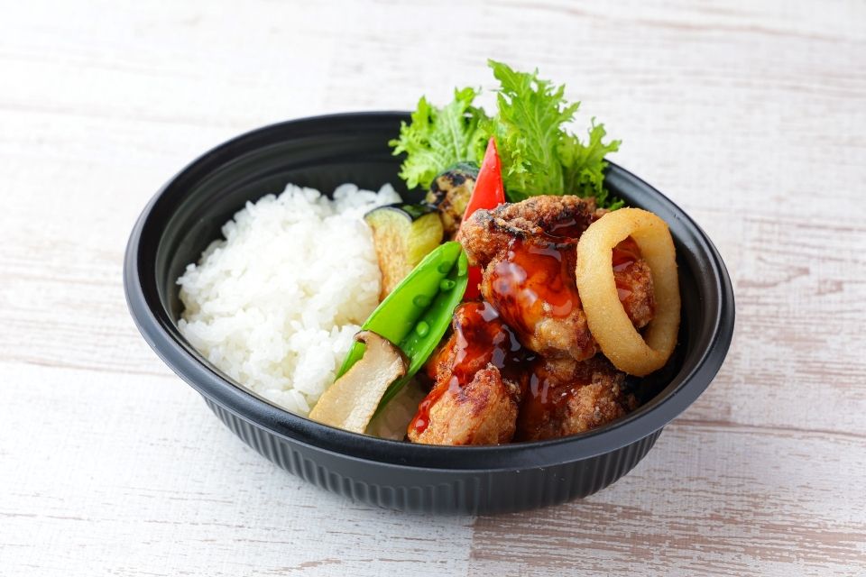 大山どりのチキン南蛮弁当　味噌汁付き