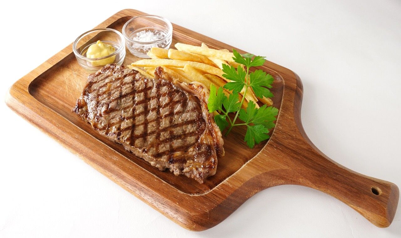 [Steak Lunch Set] 4 dishes including salad, beef sirloin, and dessert