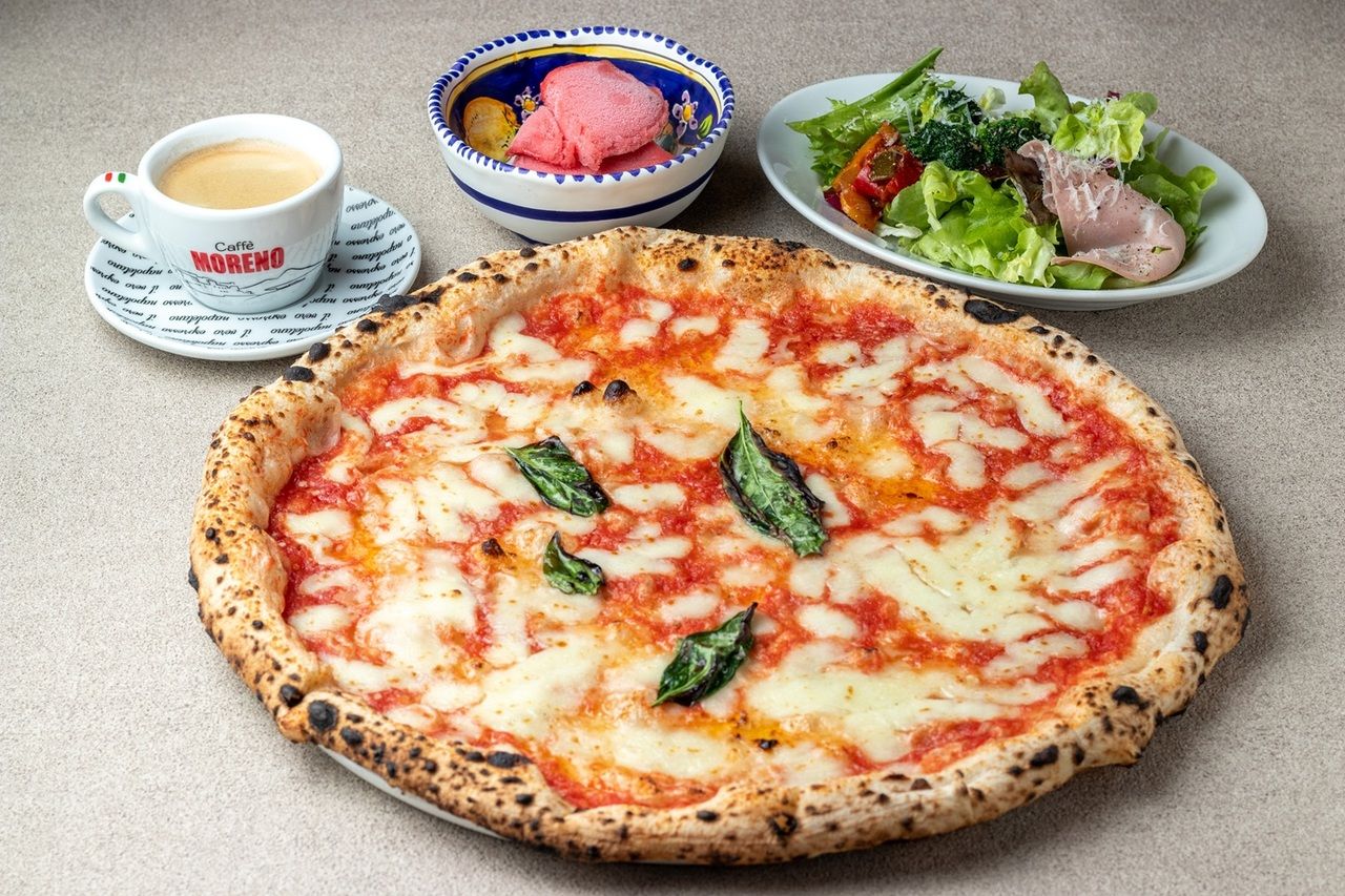 Lunch course - Assorted appetizers, pizza, and 3 dessert dishes -