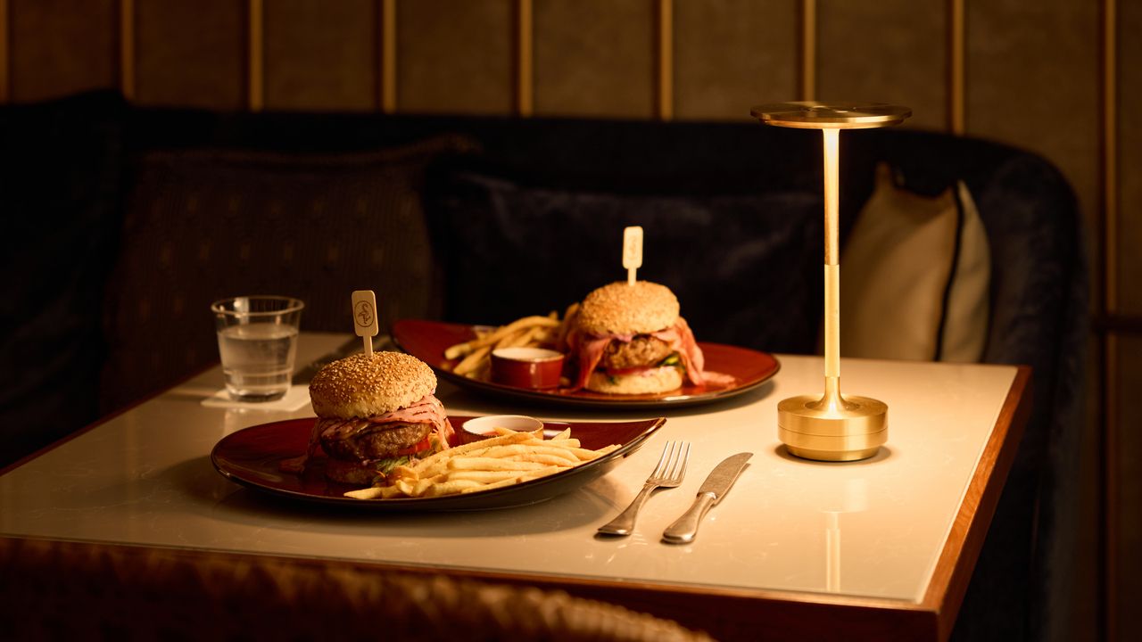 [Counter seats only] Local House Burger with French Fries