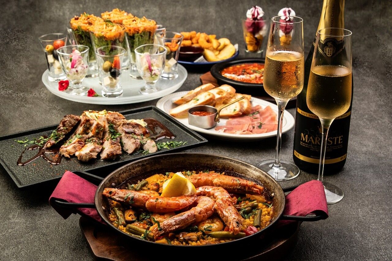 スパークリング飲み放題付き～PremiumSpanishコース～名物赤海老パエリア×豪華タパス×牛リブロースグリルなど全7品【2H飲み放題付】
