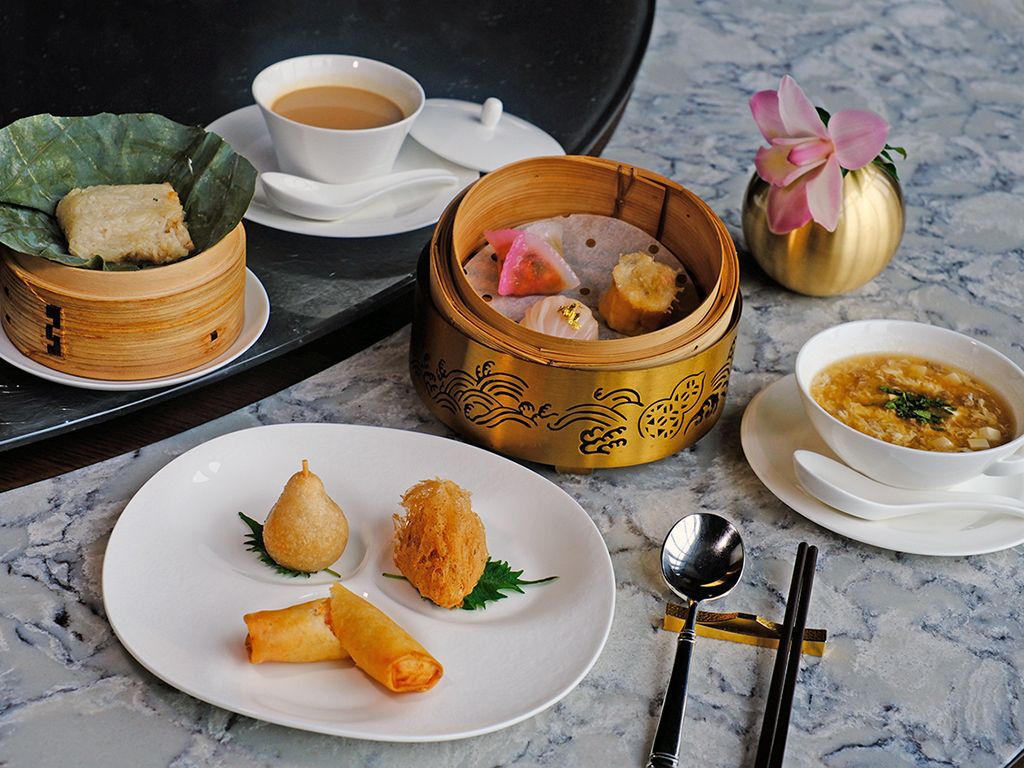 蓮の葉包みのおこわが入ったシグネチャーランチコース　全５品