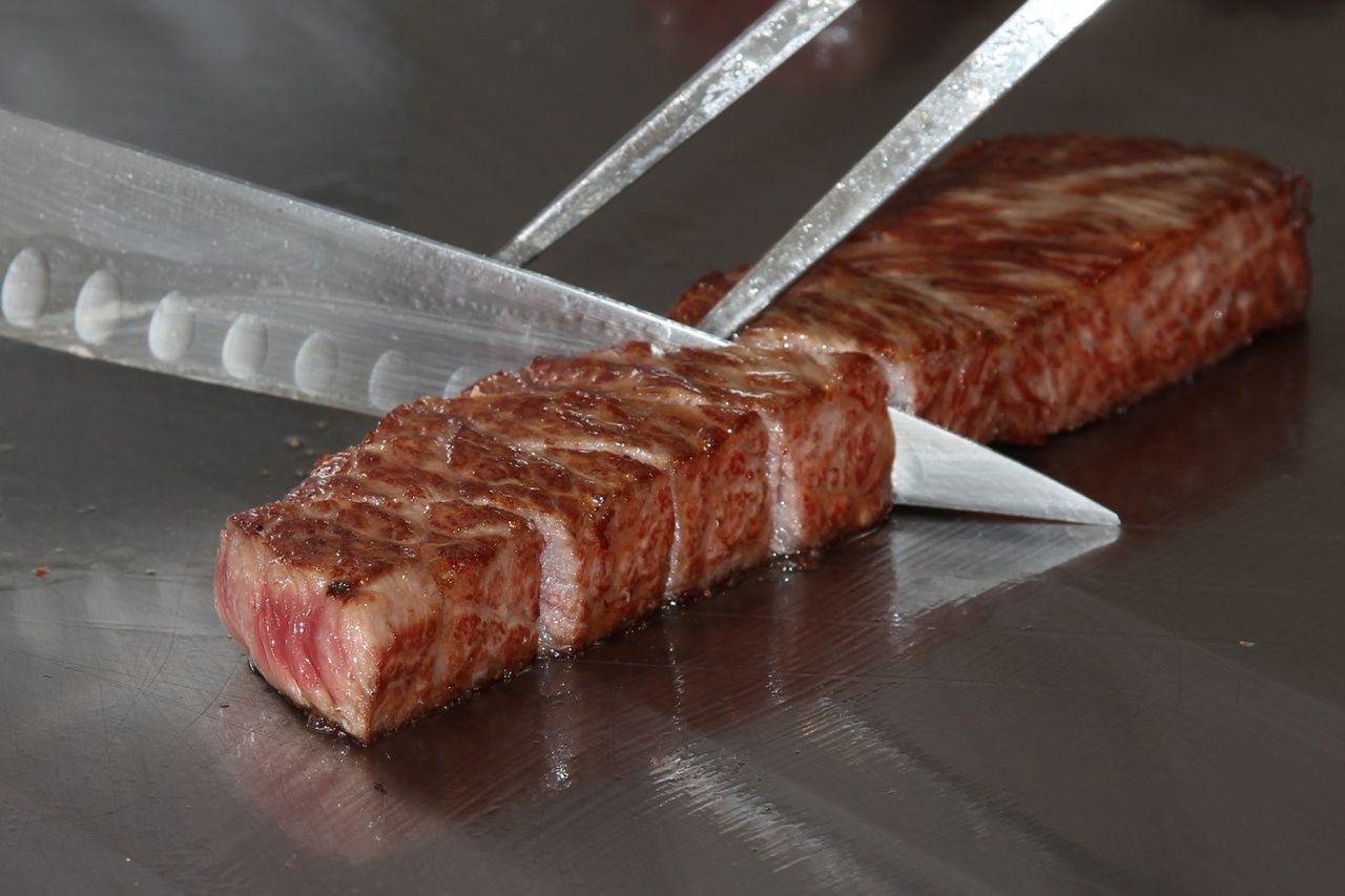 Kobe beef lean meat course with chef's choice dish