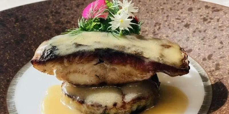 [Lunch Course] 4 dishes including appetizer, soup, fish as the main, dessert, and a drink after the meal.