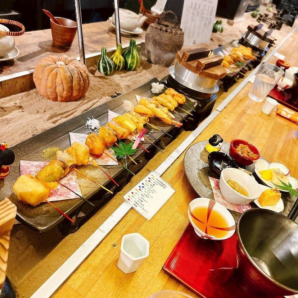 Bite-sized tempura skewers and Kyoto obanzai (traditional Kyoto home-style dishes)