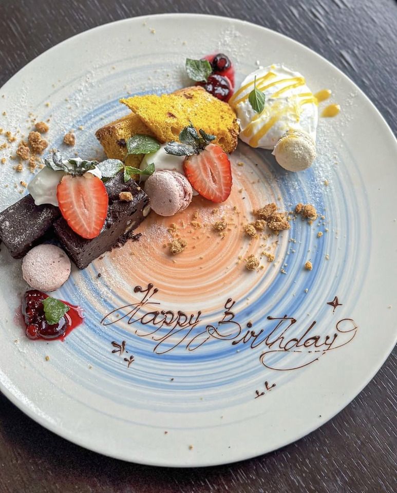Dessert Plate [Birthday/Anniversary] Dessert Plate with Message 2,750 yen (for 2-3 people)
