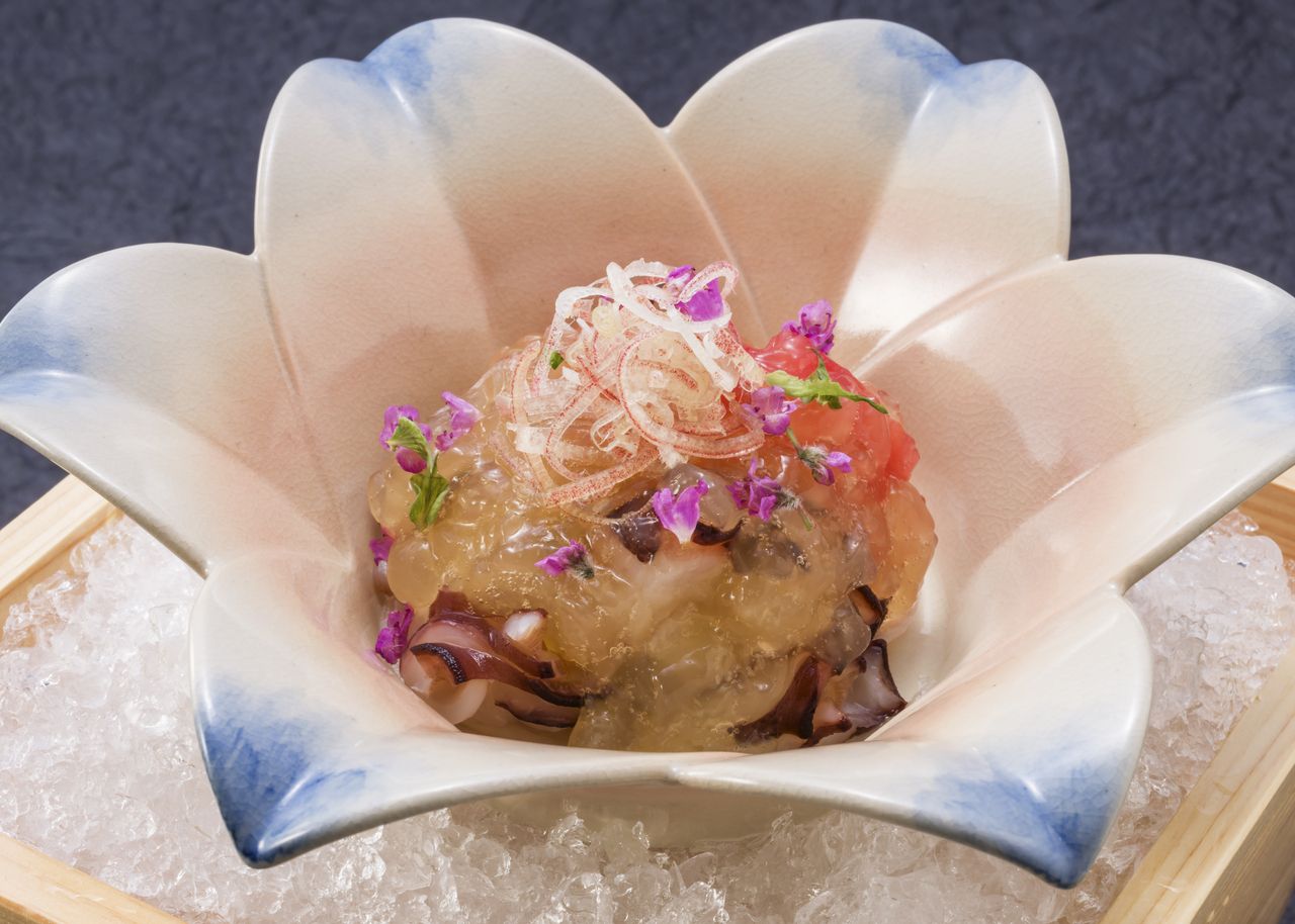 Hōhō (宝豊, pronounced "Hoh-hoh")