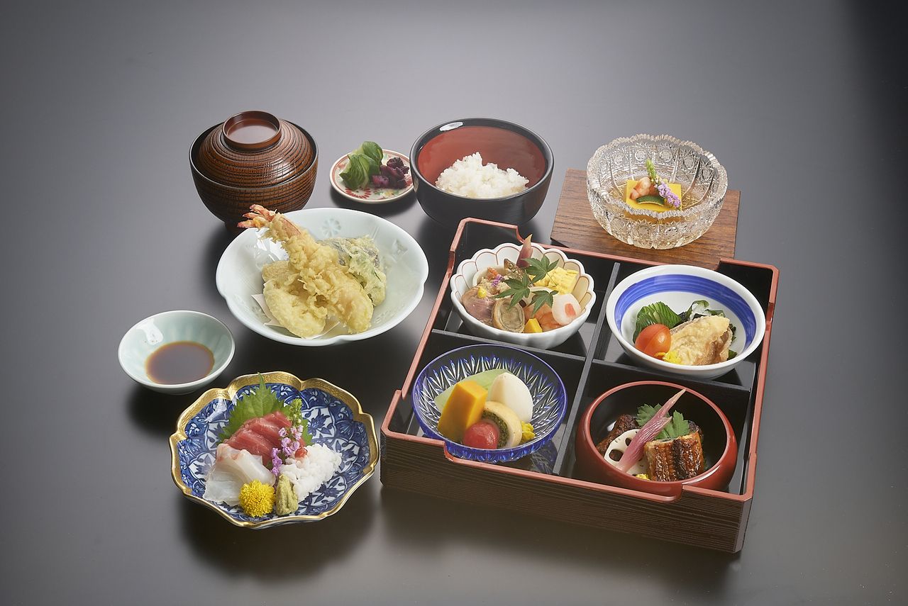 【季節弁当】錦秋と湯豆腐のセット～松茸の土瓶蒸し付～