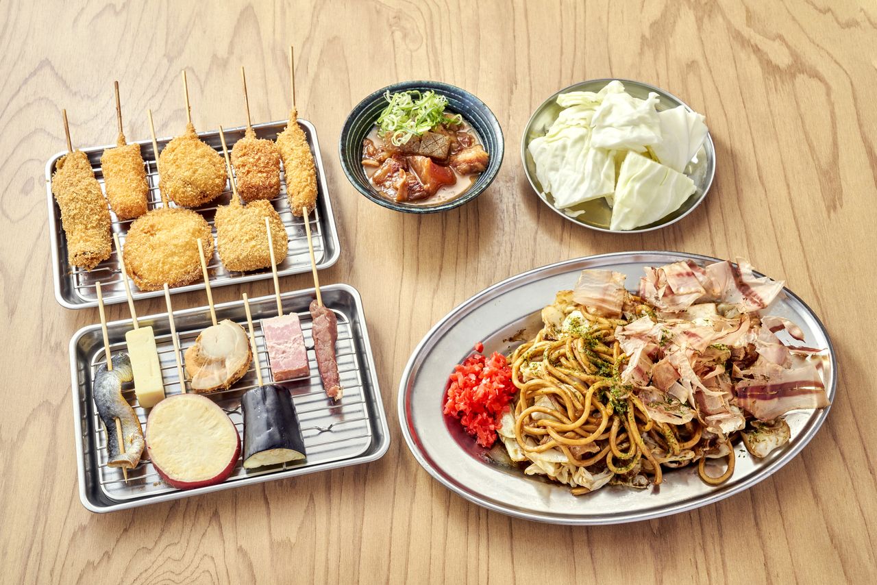 Osaka Course - Fried noodles, doteyaki, cabbage, and 7 skewers of Osaka's specialty kushikatsu