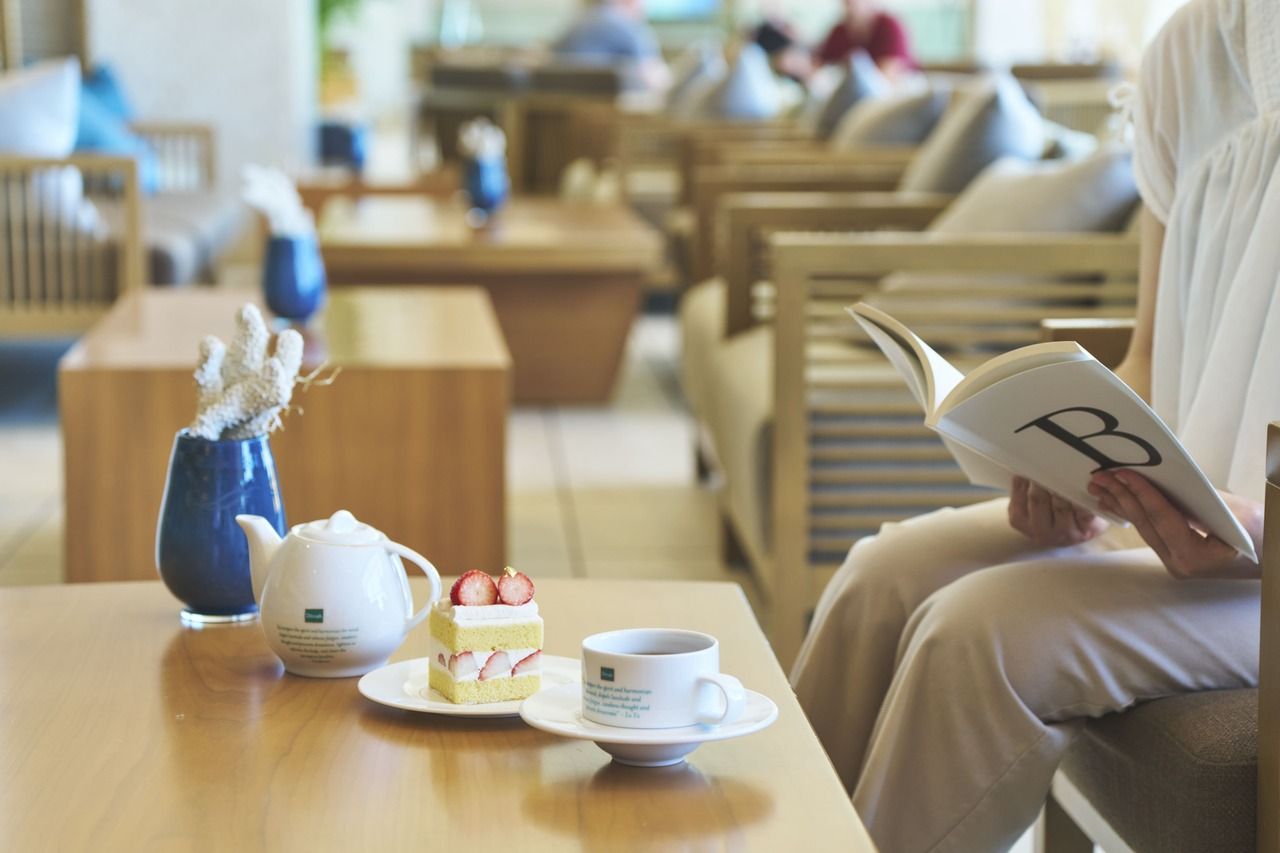[Cake Set] A set of one pastry cake of your choice and your choice of coffee or tea